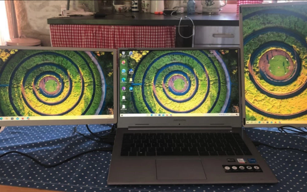 
How to turn a laptop into a Cheburashka. Review and personal impressions of a system with two additional portable displays