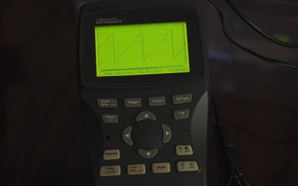 Velleman HPS40 — compact oscilloscope from 2002