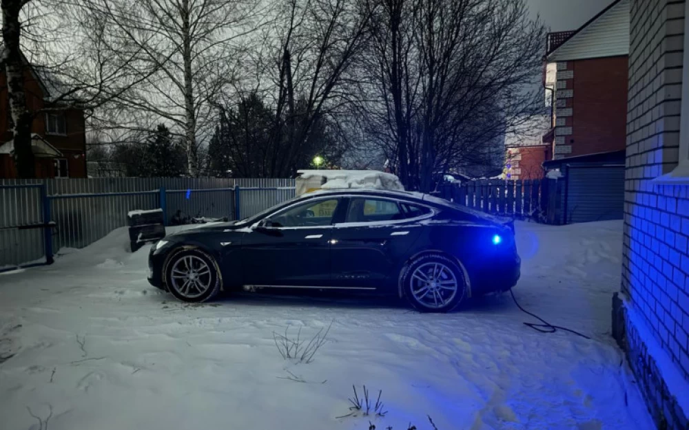 
How to Fix a Tesla and Save the Holiday Spirit