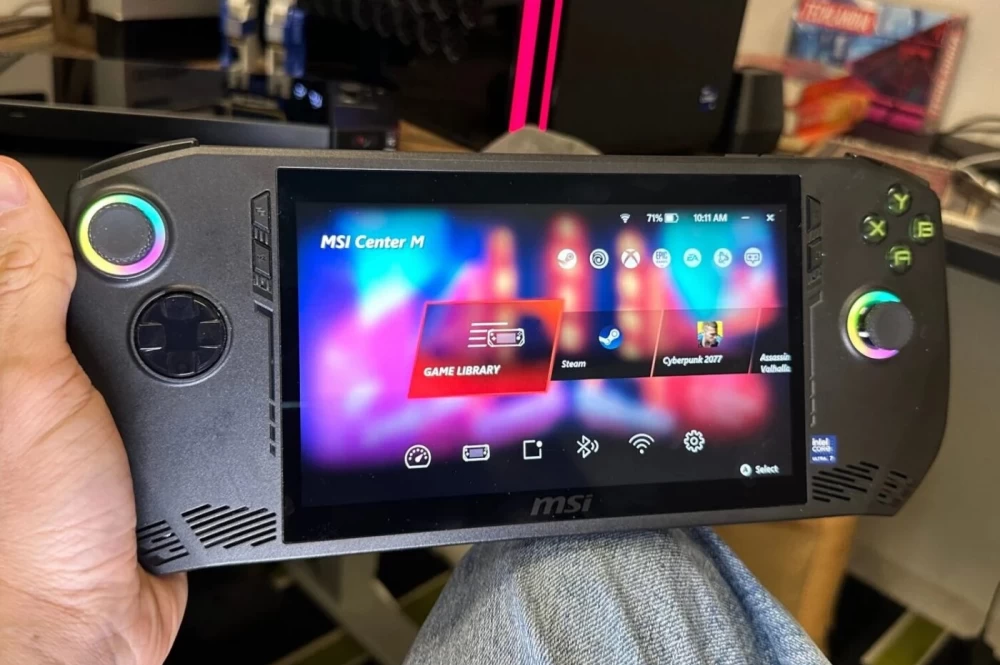 Camera with low image quality and slow autofocus.