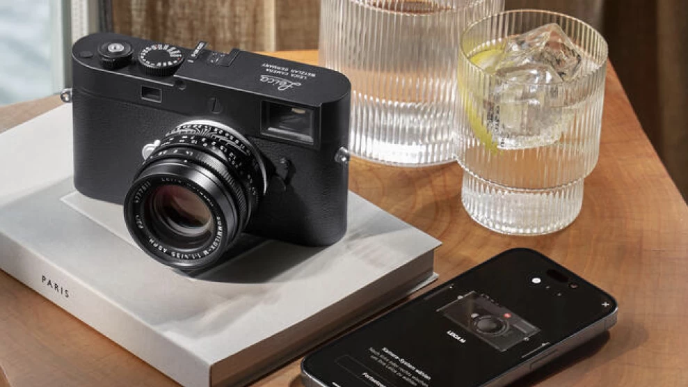 Digital camera Leica without a display, rear view Leica announced a new camera without a display, side view with control buttons