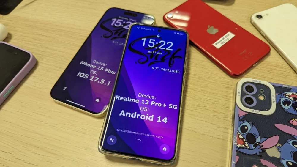 
Device holder with adjustable tilt angle for laptop
