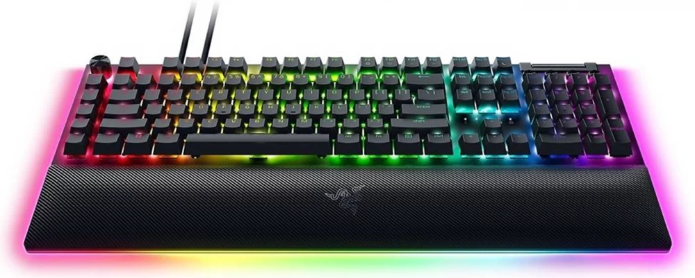 
Wireless gaming keyboard with long battery life
