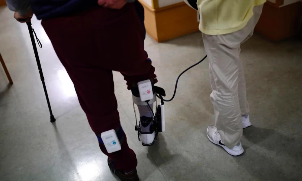 Sintomi employee and resident rehabilitate walking skills with Tree. Source
