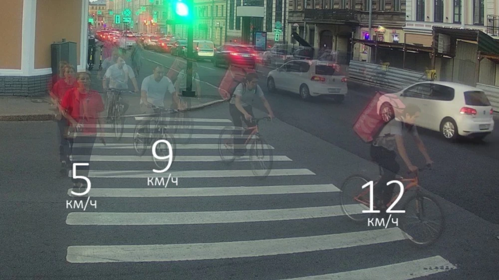 If it was not possible to recognize the cyclist's face while waiting for the traffic light to turn green, then the chance of recognition will be even lower during active movement