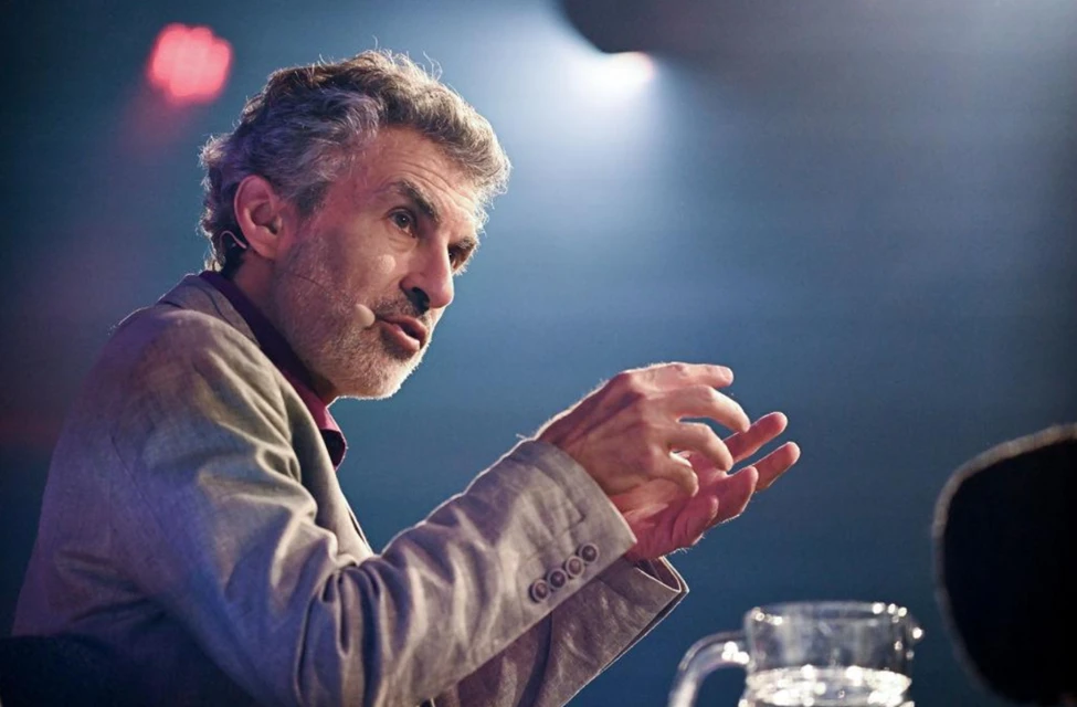 Yoshua Bengio at one of his AI talks. Source