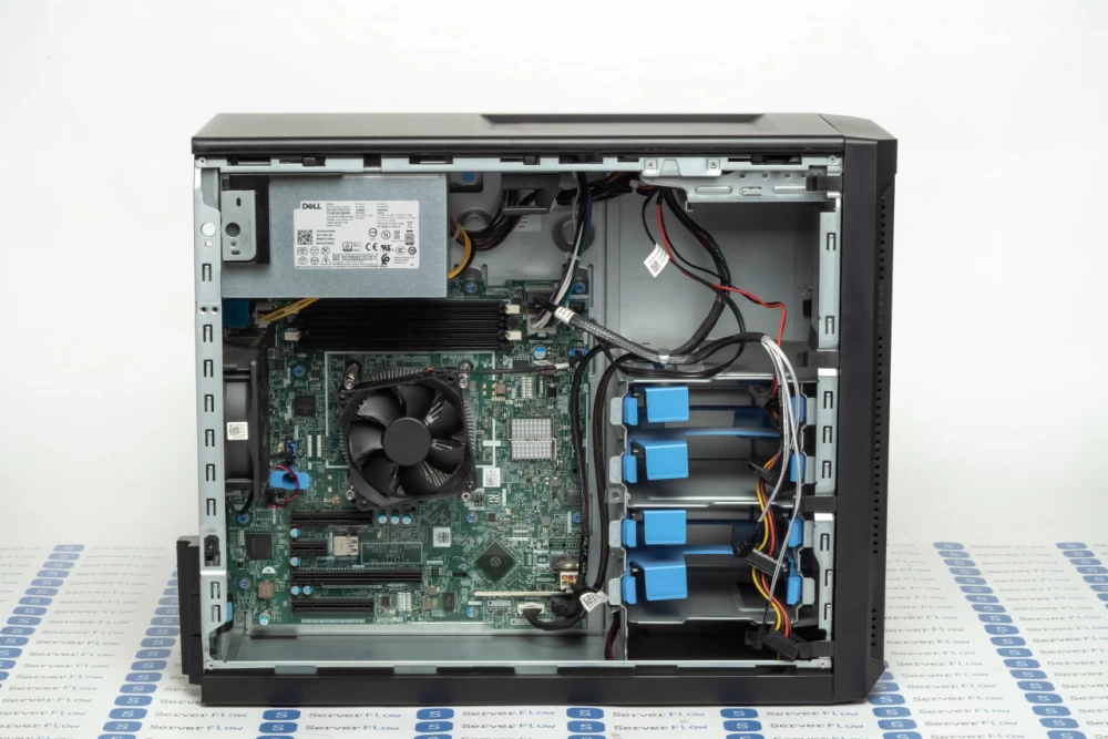 Table with advantages and disadvantages of using the cloud.