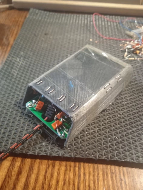 The front part of the board was later insulated with Plastic 71 (don't worry about the open board).