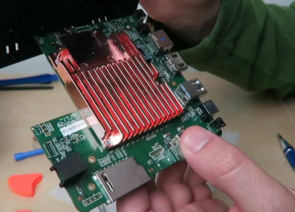 
How I found a mini-PC at a flea market and made it part of my work routine.
