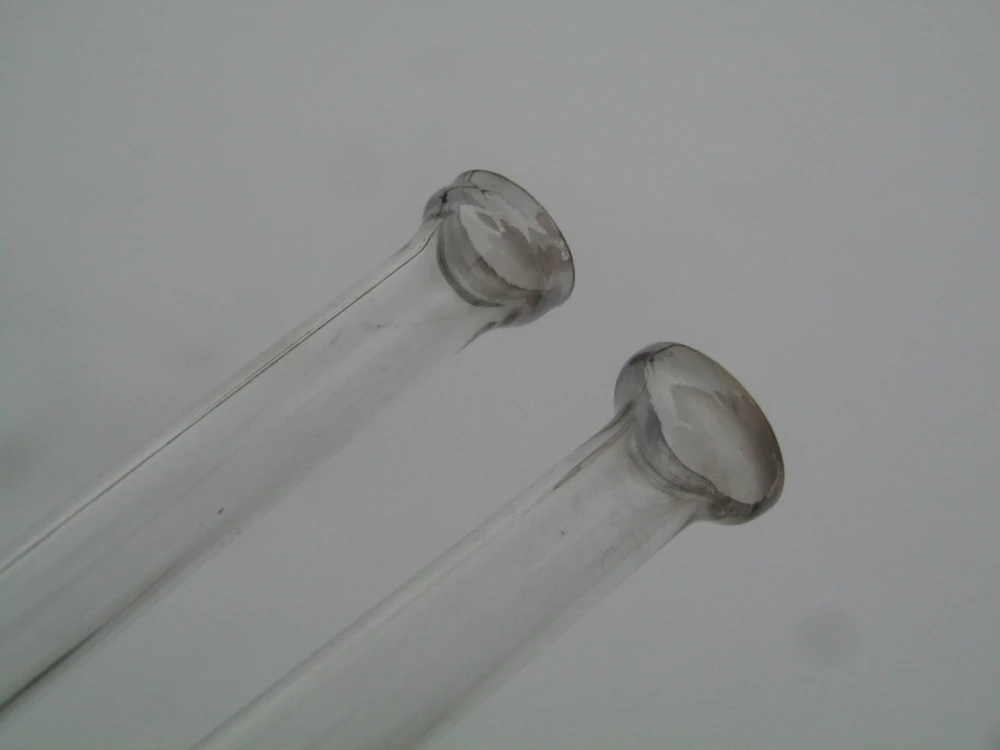 Photo 2.4. Darkening of lead glass when processed in reducing flame