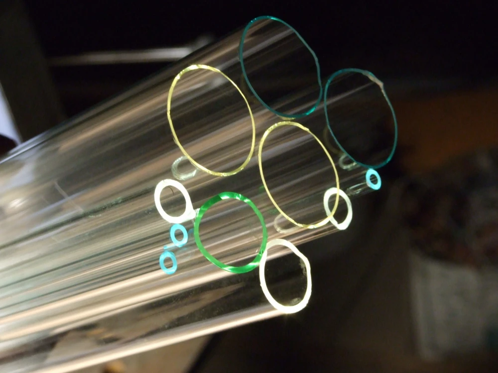 Photo 1.7. The color of the ends of tubes made of different types of glass [3]. Green and bluish — that is the platinum group glass, honey-yellow — molybdenum, light yellow — lead glass