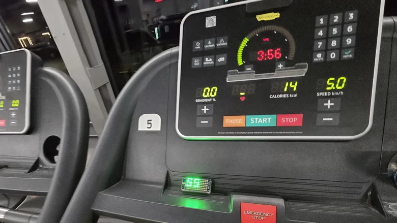 
Assembling the DIY fitness tracker with LED matrix
