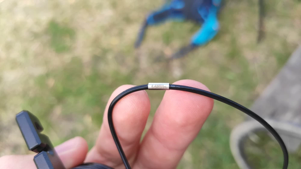 Windcamp Gipsy has convenient marks for rough tuning of the dipole antenna length