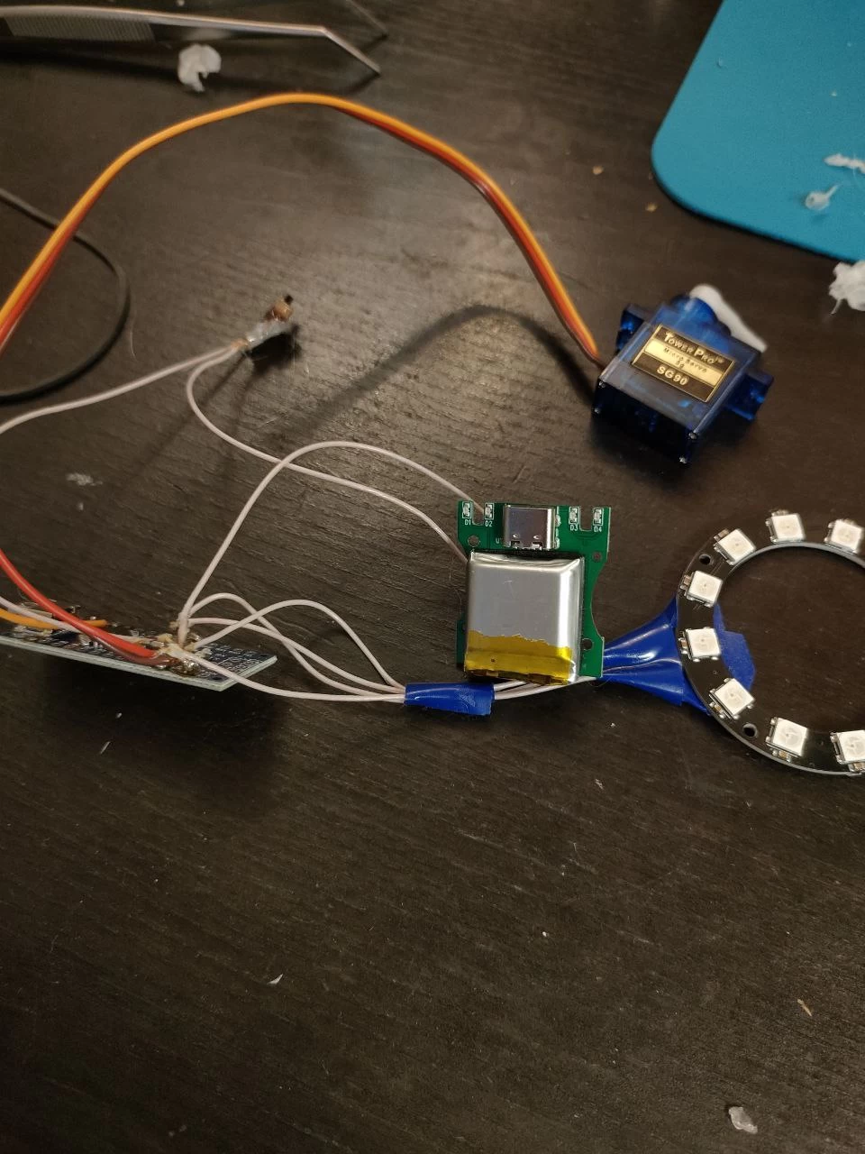 
Air freshener with automatic spraying for the toilet
