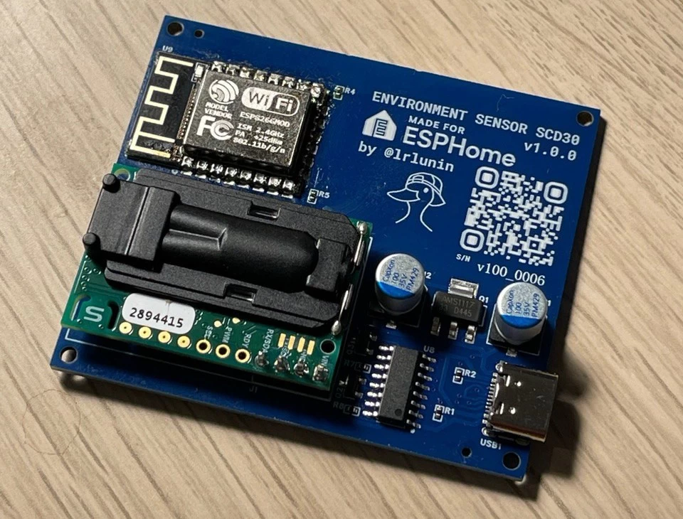 Initially, I planned to insert spacers between the sensor and the board, but the 3D printer available to me could not print such small parts. I also don't have a lathe at hand, and in general, the sensor holds well on 4 contacts.