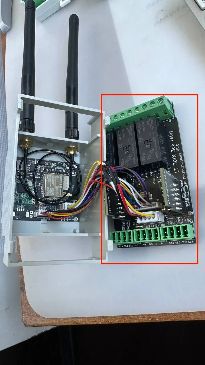 If the Wiren Board nomenclature is not enough to solve the tasks, then the lower part of the case is free for custom modules that can hypothetically be developed