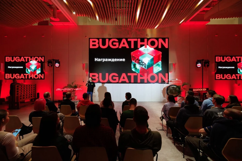 The organizer explains the competition rules in the conference room