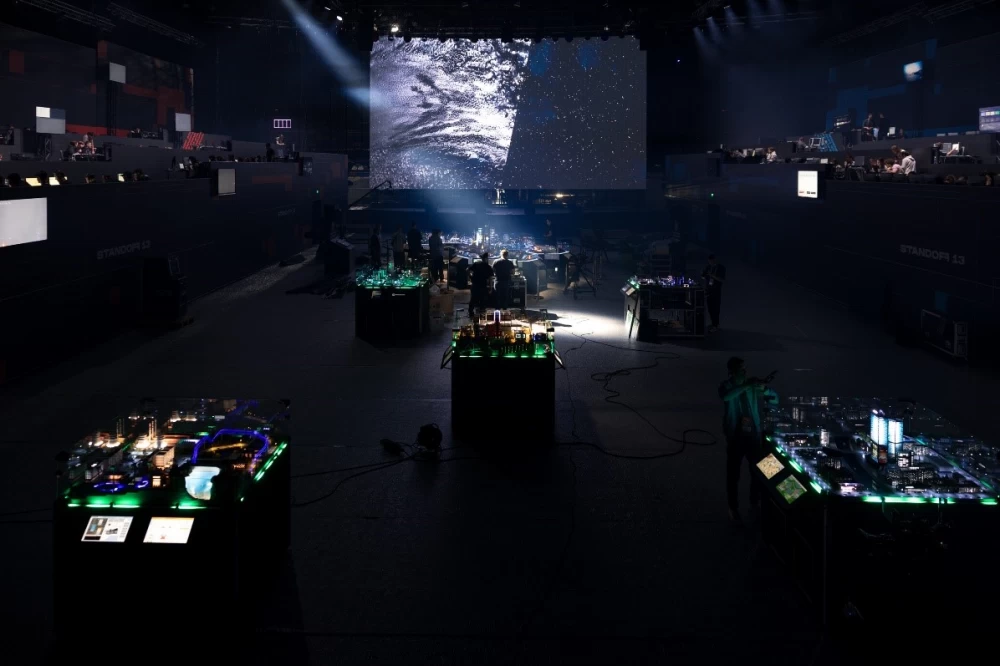 Standoff cyber battle: layout of CHP with banks and trees on a scale of 160 to 1