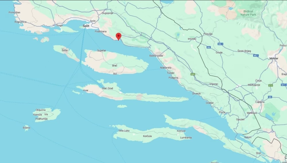 
Shadows on the beach helping to determine the location using the Shadow Finder Tool.
