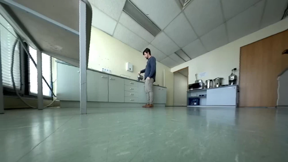 These photos start streaming to my laptop in real-time.