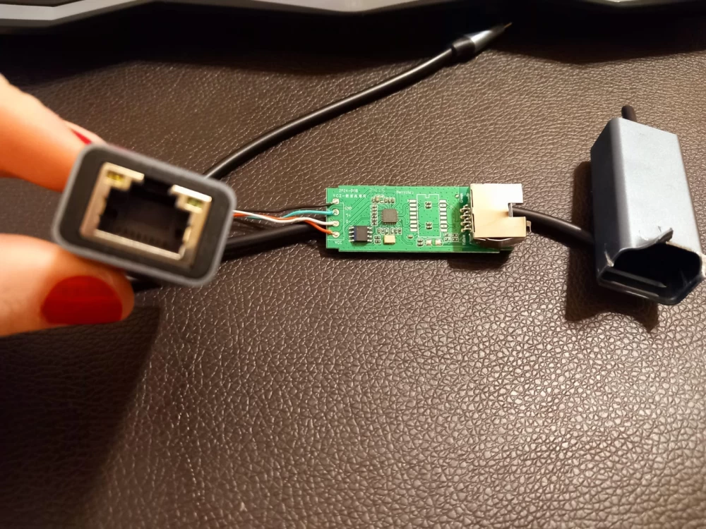 One of the original photos of the device in disassembled condition. From social media.