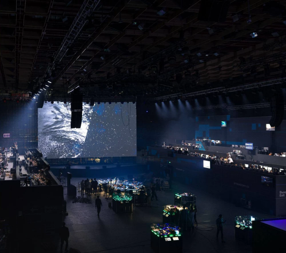 
Image of a person working at a computer, with code and graphs on the screen, symbolizing participation in a cyber investigation.
