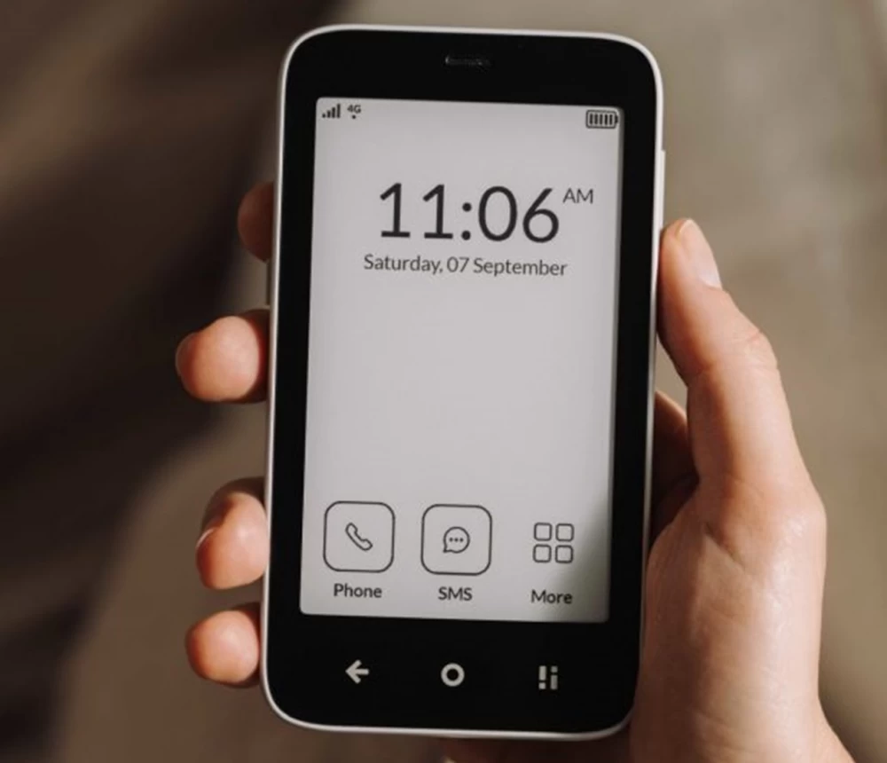 
Phone with E-Ink display on the table next to a cup of coffee

A person holding a phone with an E-Ink display showing a text message

Phone with E-Ink display against the background of nature

Phone with E-Ink display in the hand of a person reading an e-book

Phone with E-Ink display on the desk next to a laptop

Phone with E-Ink display showing calendar and tasks for the day
