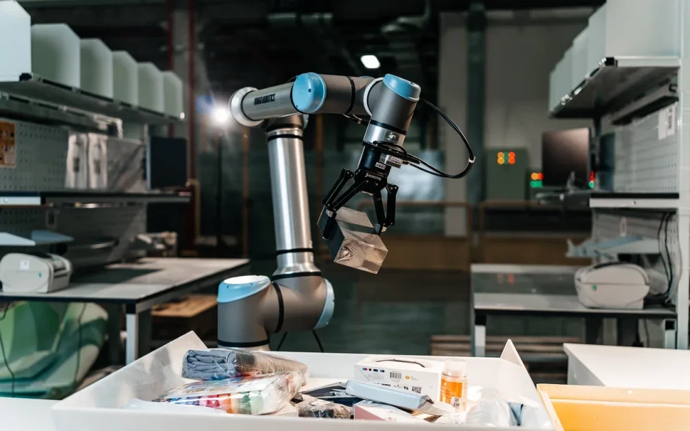 
How we at Yandex make a robotic arm with artificial intelligence