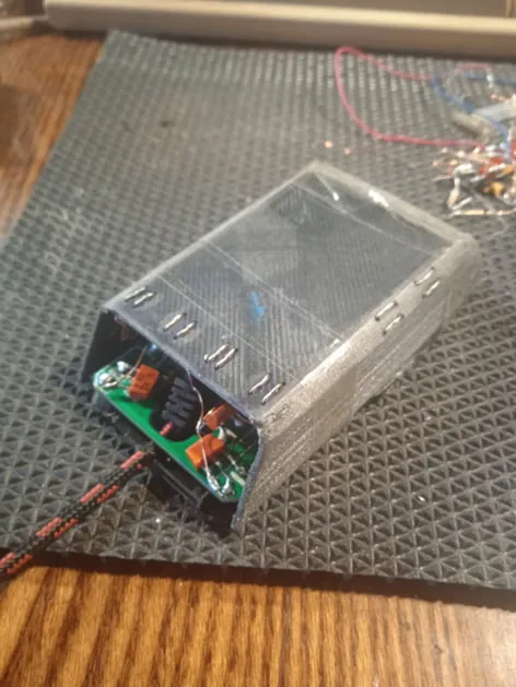 The front part of the board was later insulated with Plastic 71 (don't worry about the open board).
