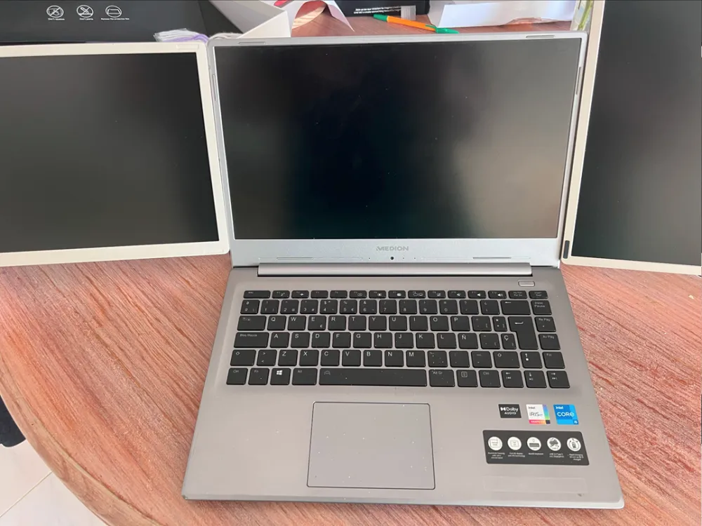 A laptop with two additional displays, reminiscent of a Cheburashka